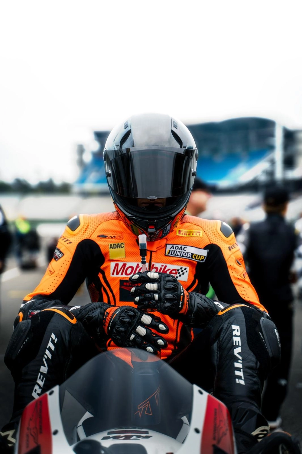 LW-Motorsport - Der Rennfahrer - Rennfahrer im Rennanzug