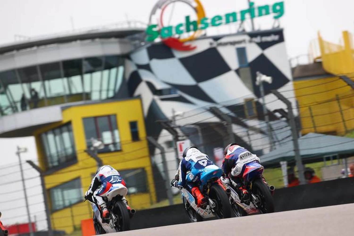 LW Motorsport – Der Rennfahrer – Motorradrennen am Sachsenring