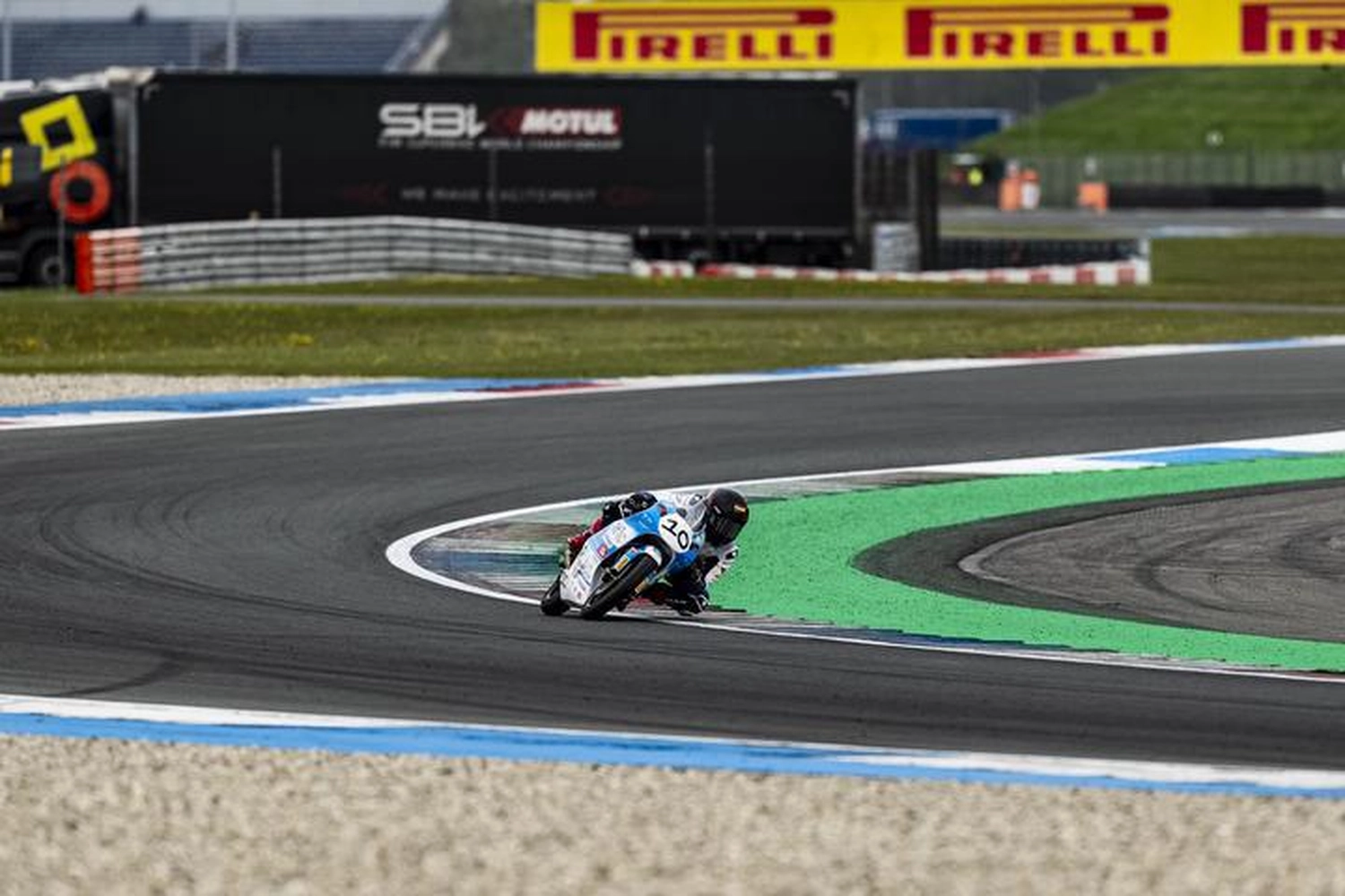 LW-Motorsport - Der Rennfahrer - Motorrad in Kurvenlage